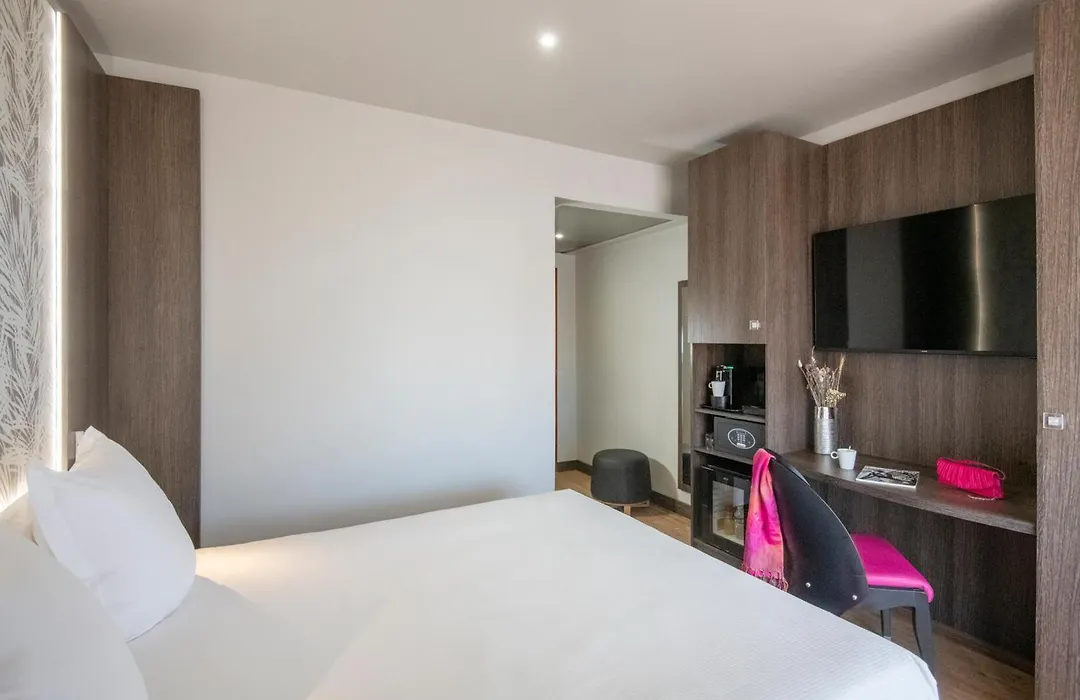 Best Western Premier Le Patio Des Artistes Wellness Jacuzzi-1