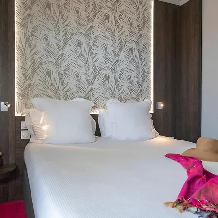 Best Western Premier Le Patio Des Artistes Wellness Jacuzzi-3